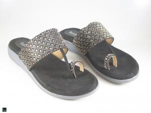 Toe ring stone type flats for ladies in black