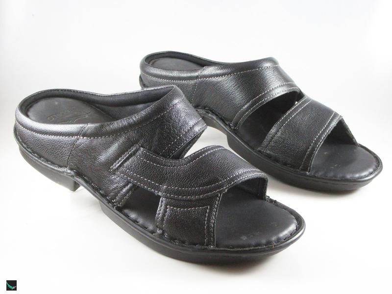 Black Paneled casual slippers