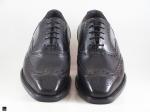 Wingtip Oxford black with flower punch - 3