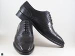 Wingtip Oxford black with flower punch - 4