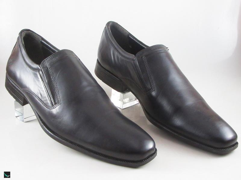 Black plain cut shoes