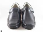 Light weight plain black leather sandals for comfort - 3