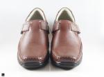 Light weight plain brown leather sandals for comfort - 3